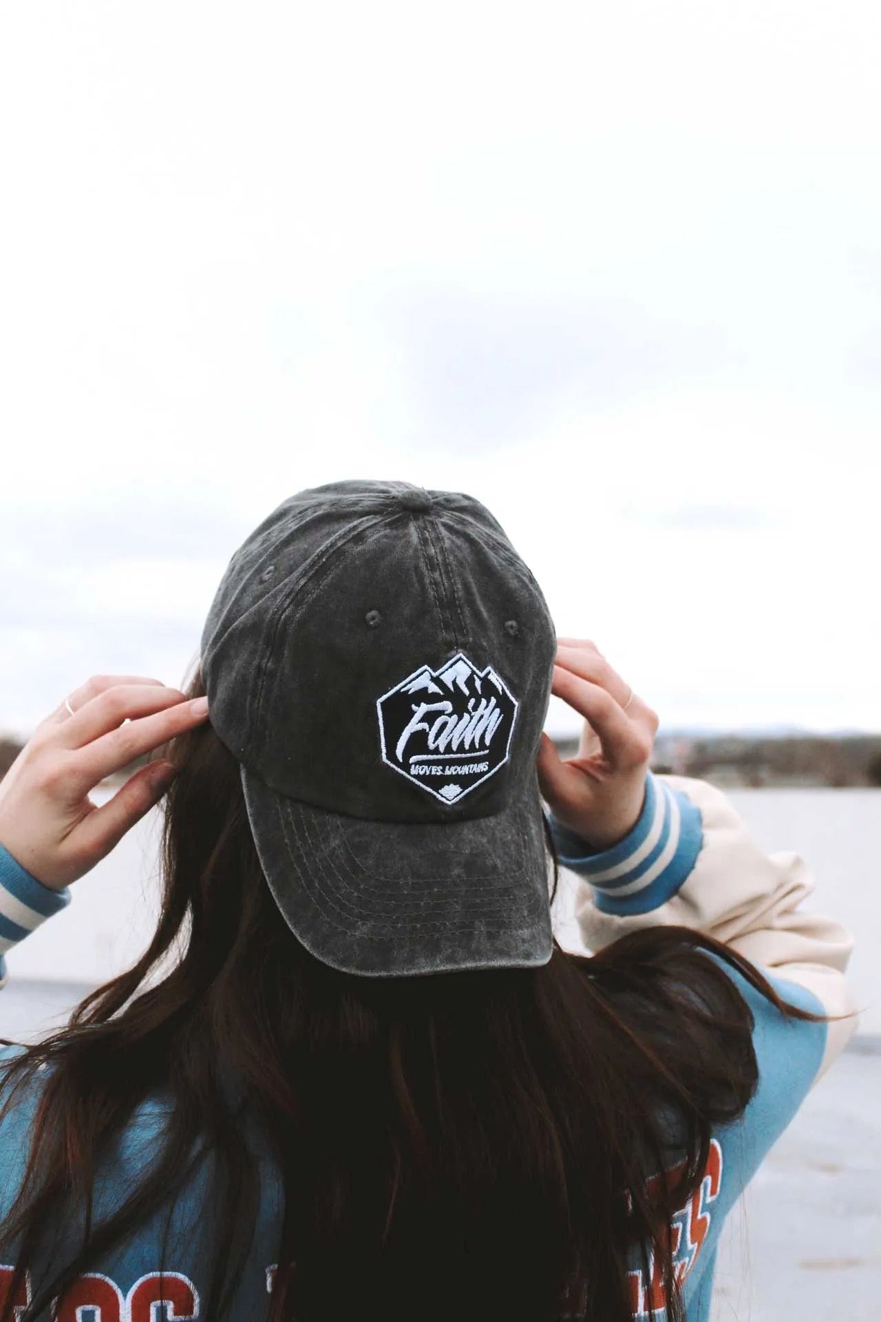GORRA: LA FE MUEVE MONTAÑAS