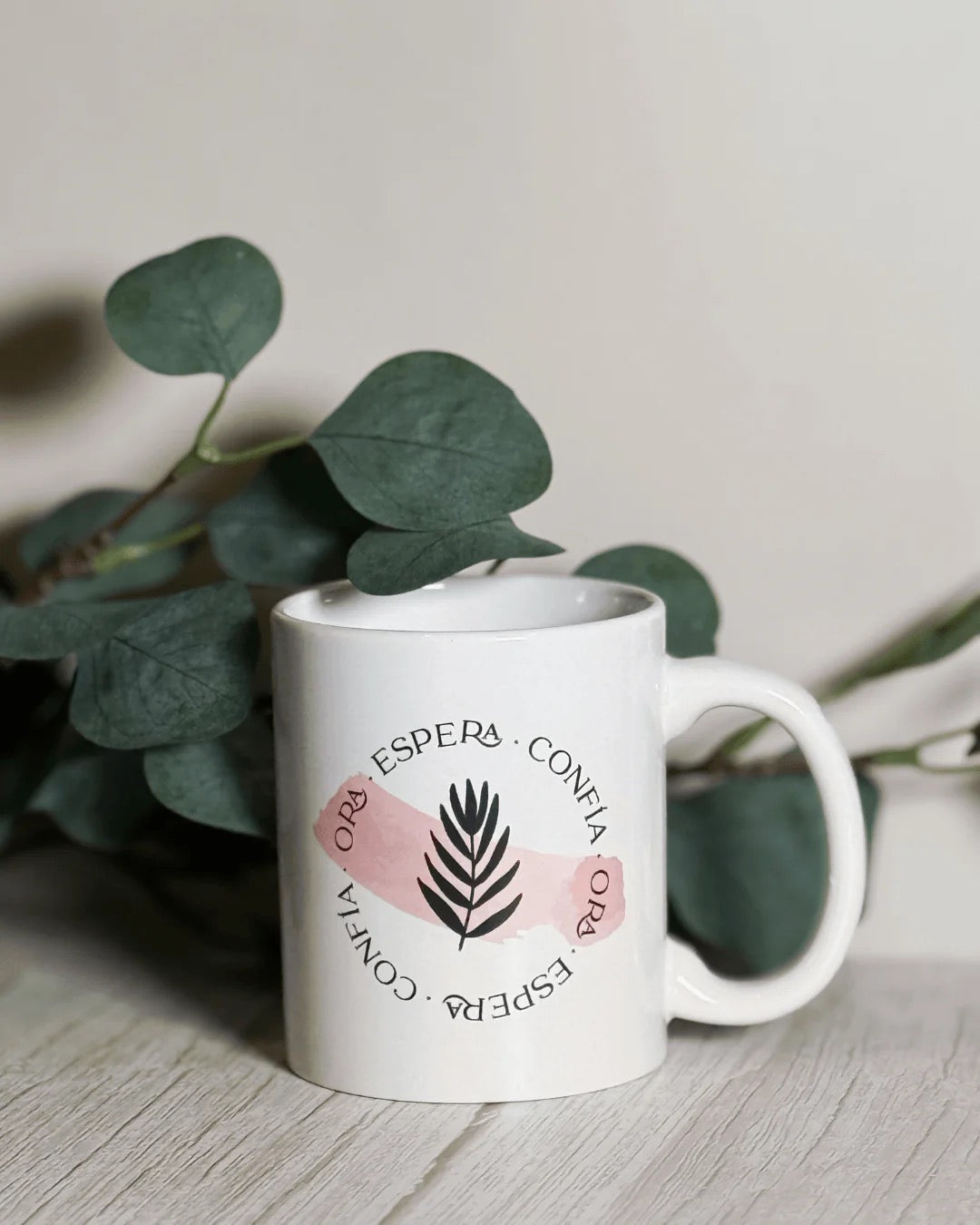 TAZA MINIMALISTA: ORA ESPERA CONFÍA