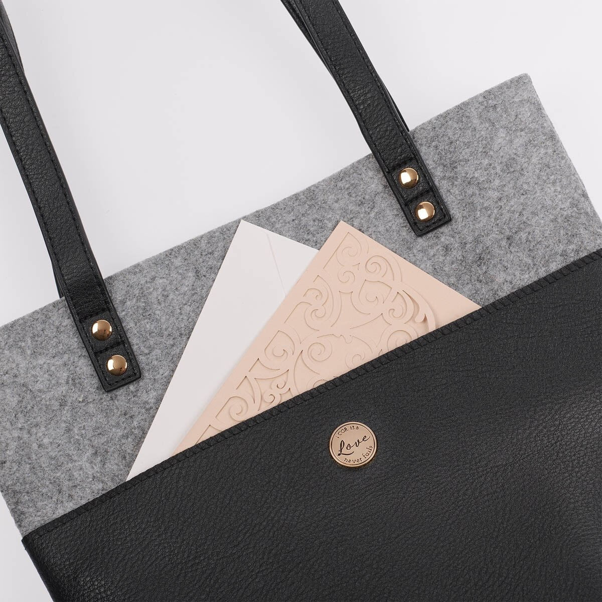BOLSO DE MANO: LOVE NEVER FAILS 1 CORINTIOS 13:8
