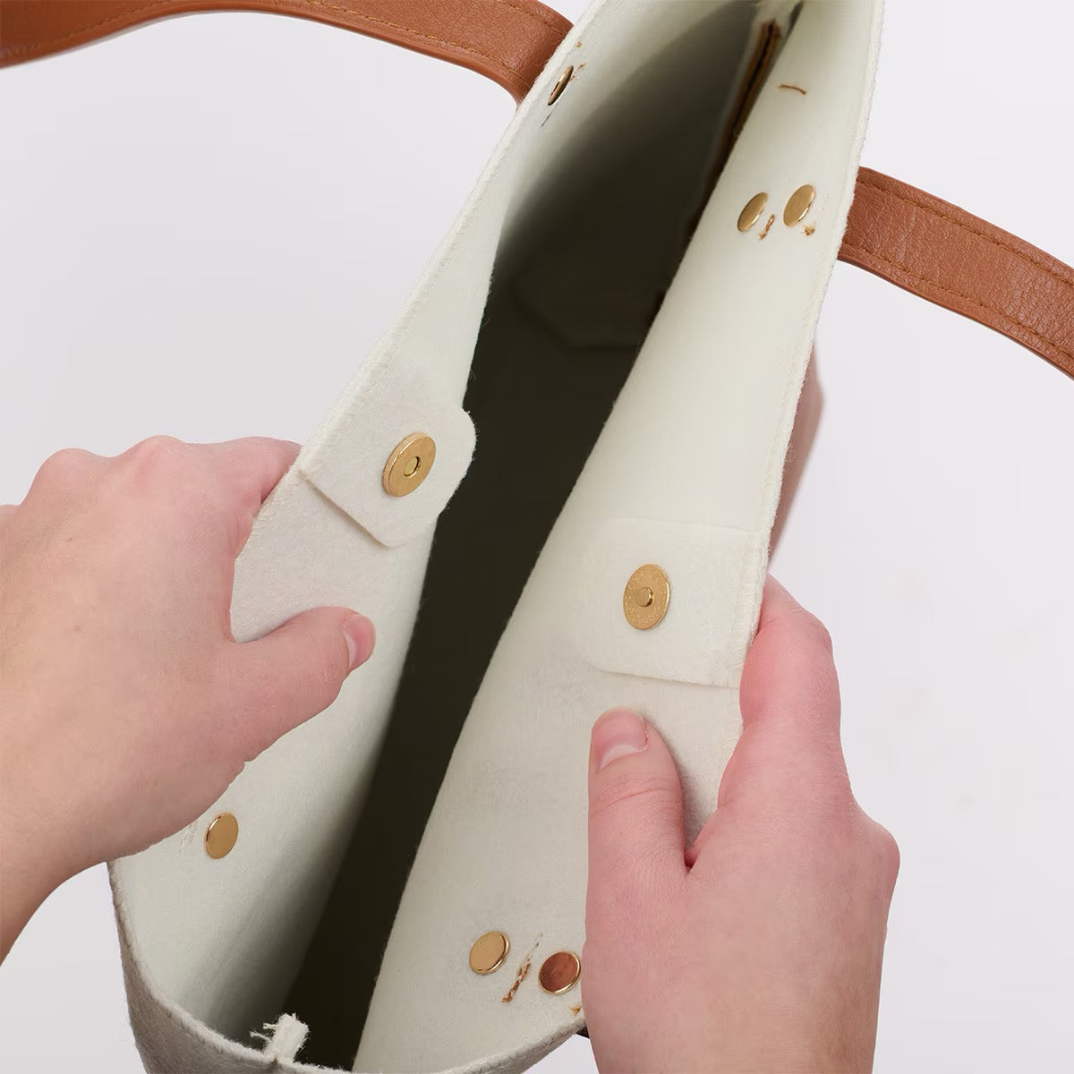 BOLSO DE MANO: STRENGTH & DIGNITY