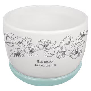 MACETA FLORAL BLANCA Y AZUL “His mercy never fails”