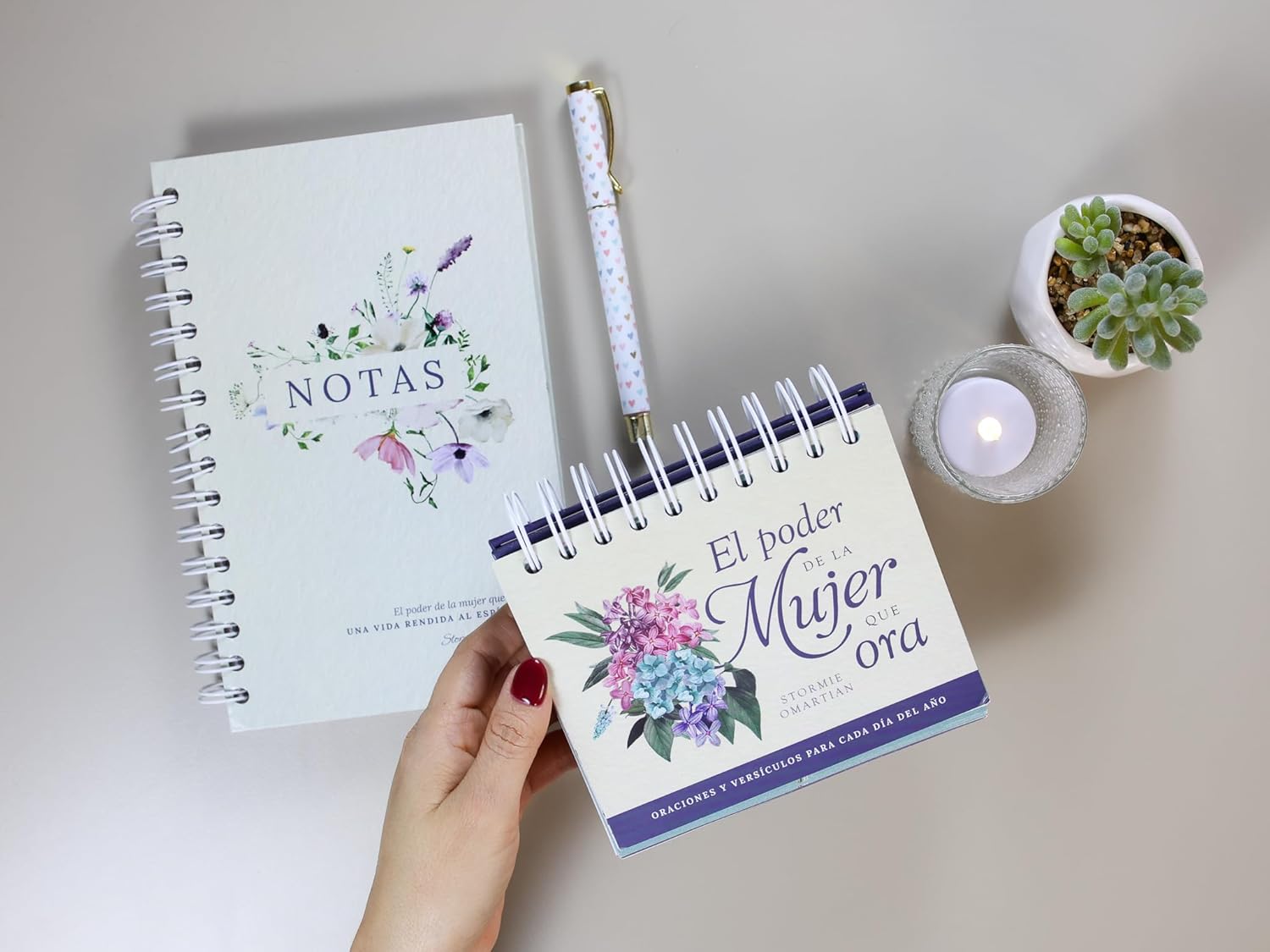CALENDARIO PERPETUO: EL PODER DE LA MUJER QUE ORA